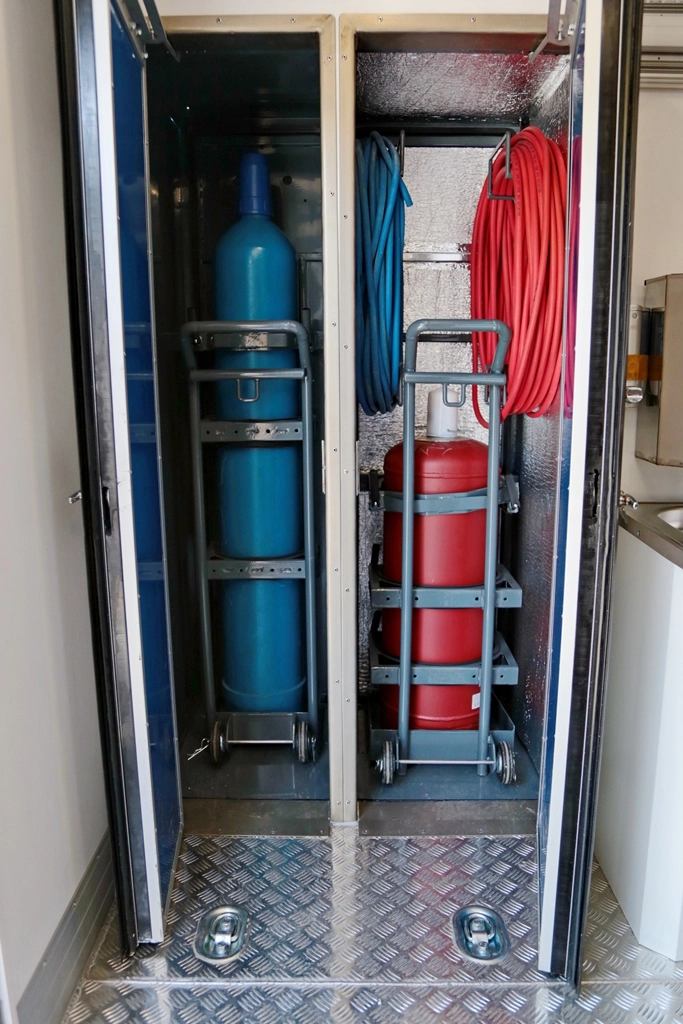 Шкаф для хранения и перевозки газовых баллонов 2