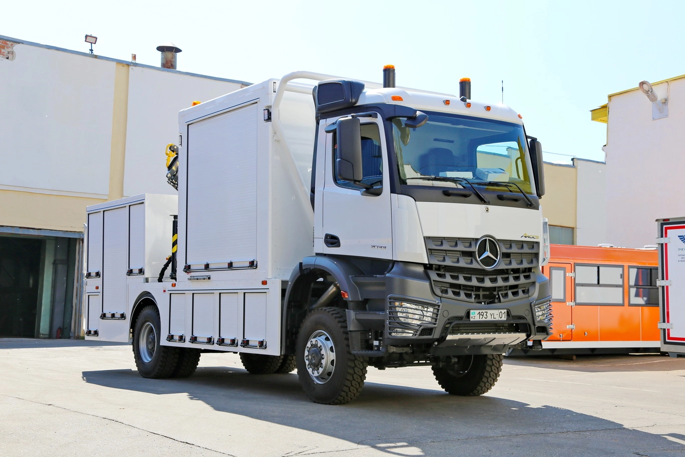 Сварочная мастерская с КМУ на базе шасси Mercedes – Benz Arocs 5 2033.