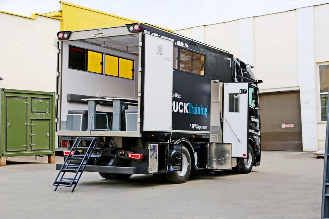 Конструкция мобильного учебного класса на базе шасси Mercedes-Benz Actros 1848L