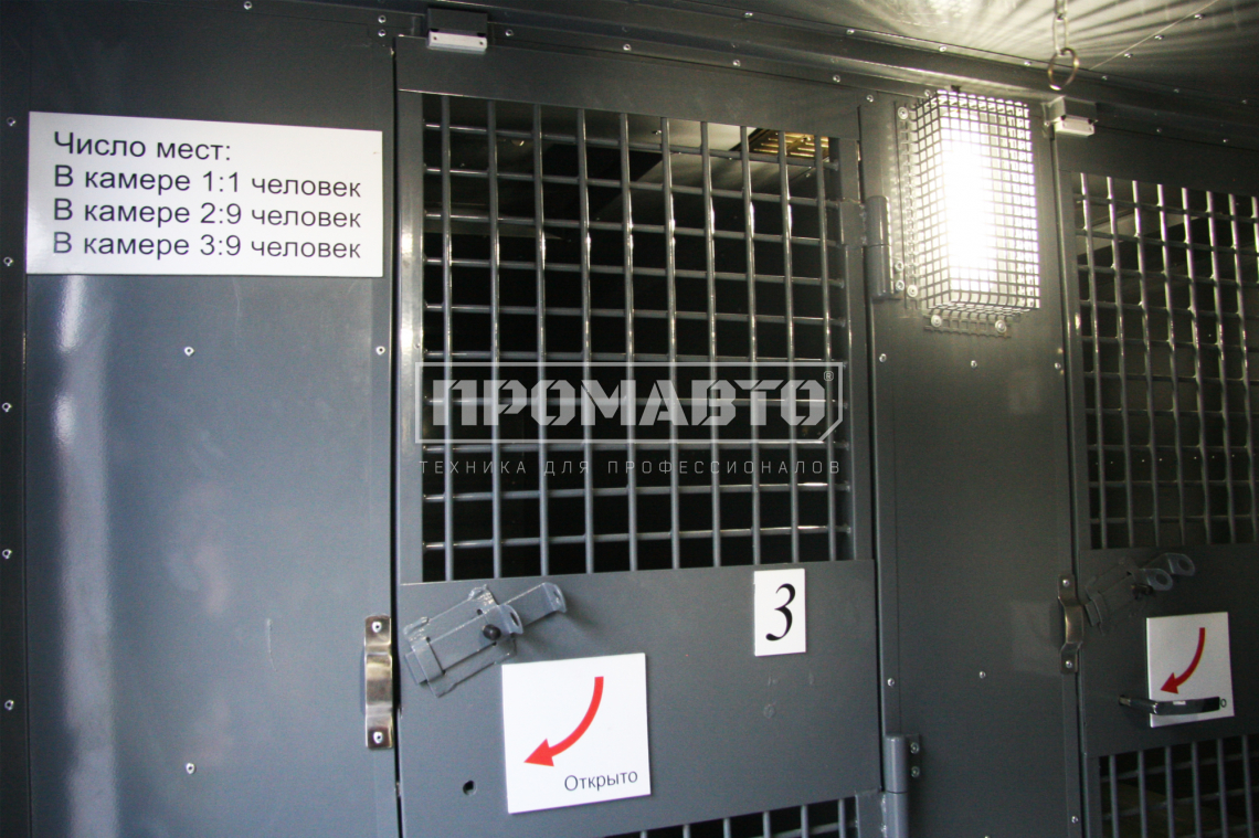 Специальный автомобиль для перевозки задержанных на базе шасси ГАЗ С41R13 5